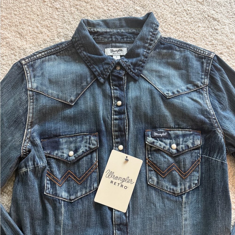 Wrangler Denim Pearl Snap Shirt - Picture 2 of 3